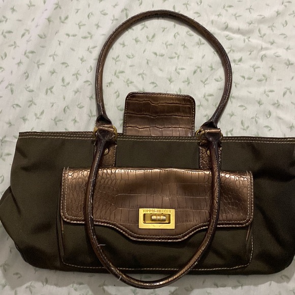 Tommy Hilfiger Handbag in a Good Condition - Picture 5 of 14